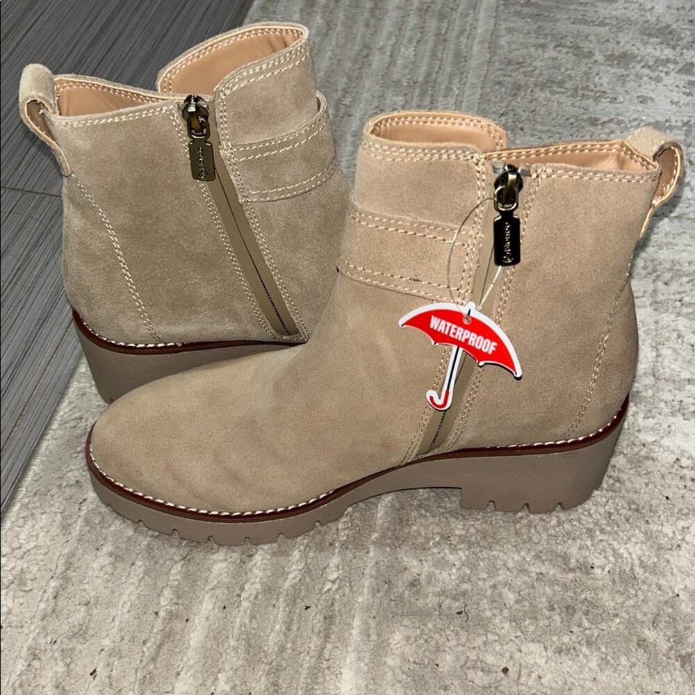 Blondo Dagger Leather Lug Boot with Waterproof Sole Seam Color Sand Size 8 - Picture 5 of 8
